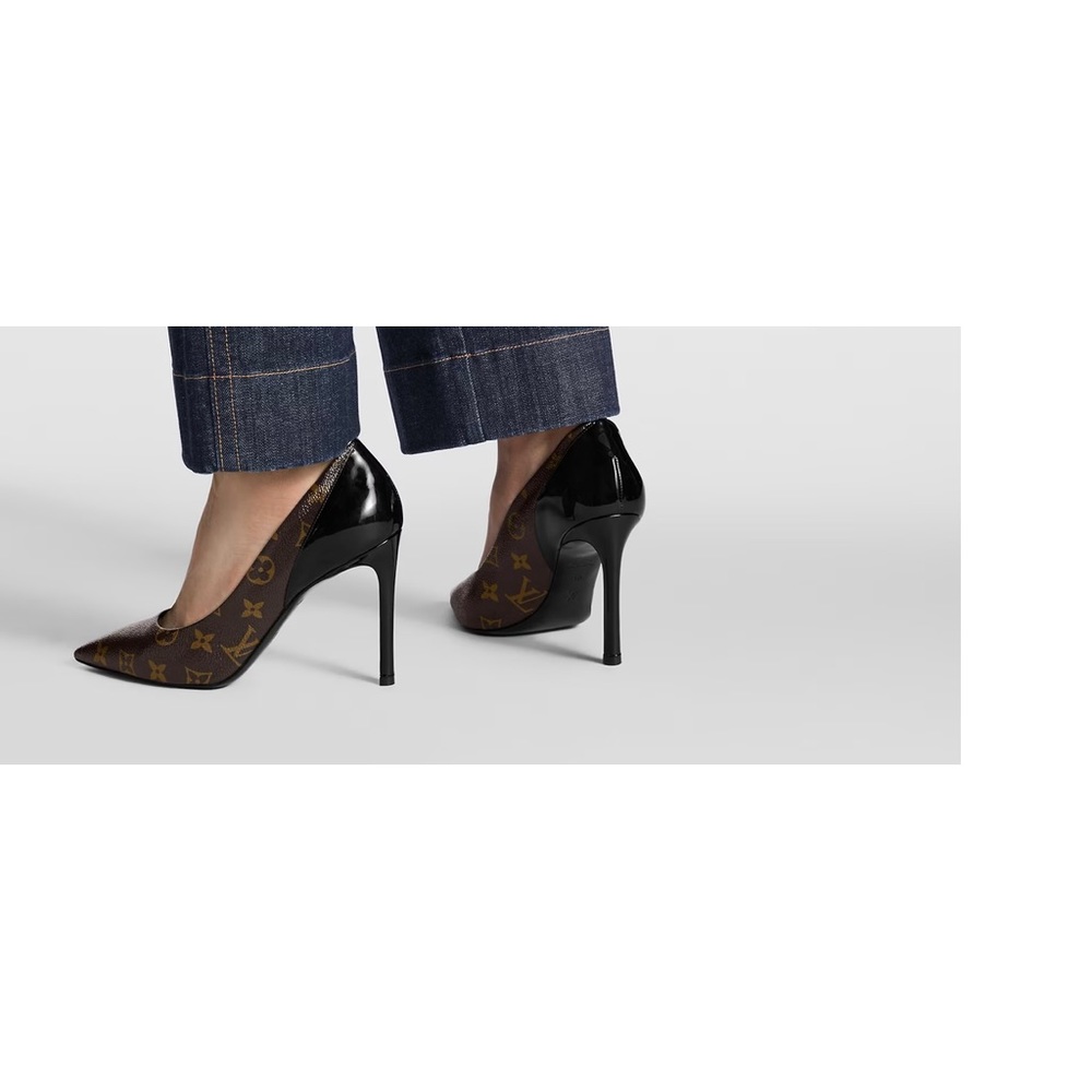 Louis Vuitton Cherie Pump Size 8 (38.5). Authenticated. Retails $1,150